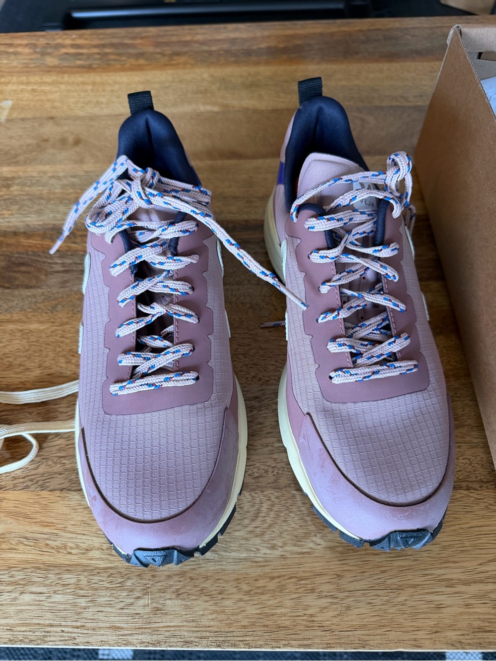 Veja Women's Mauve Lace-Up Sneakers - Dekkan / Babe Pierre